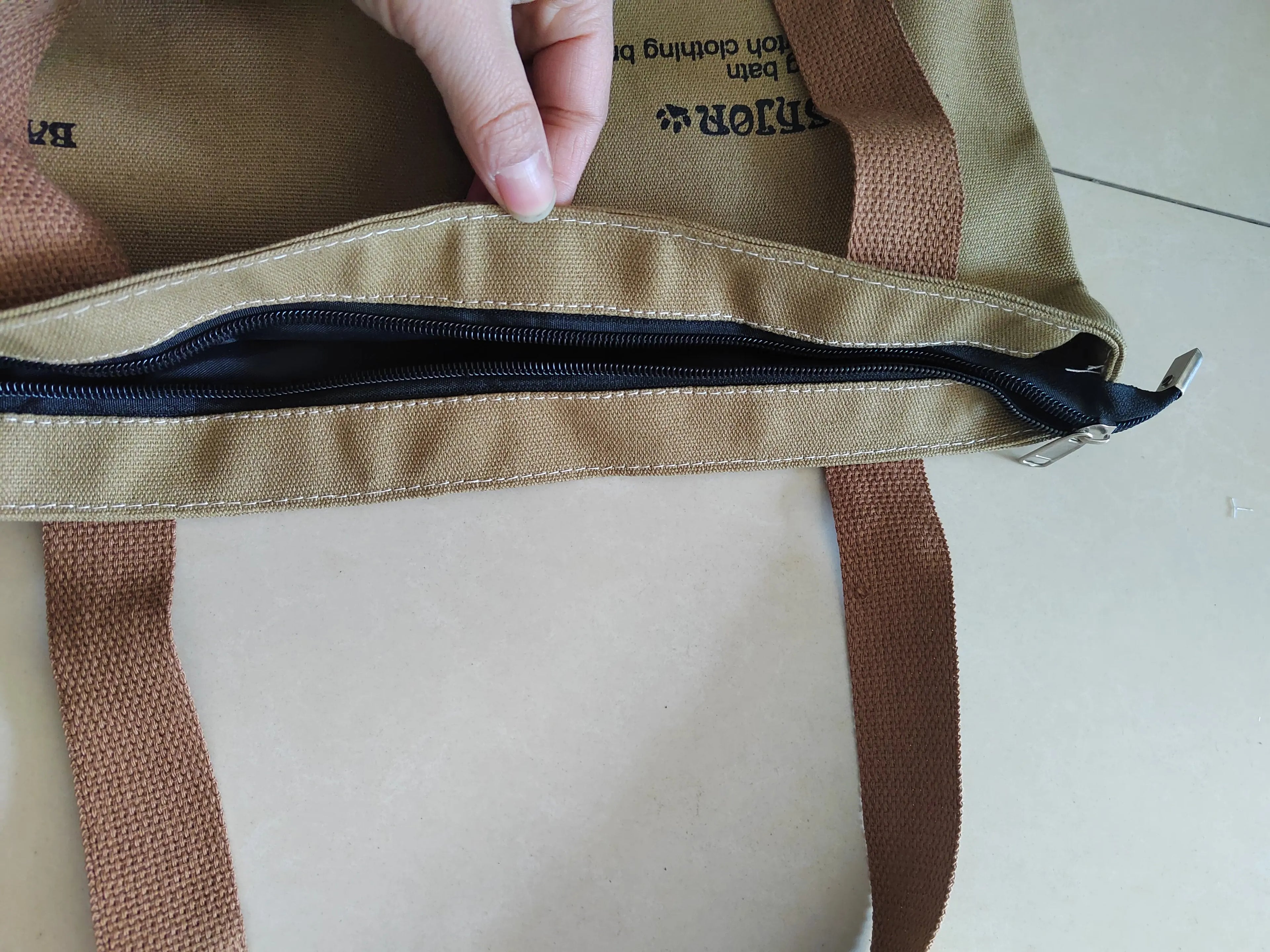 Canvas Tote Bag for Women – Large Capacity Shoulder Bag with Zip Closure